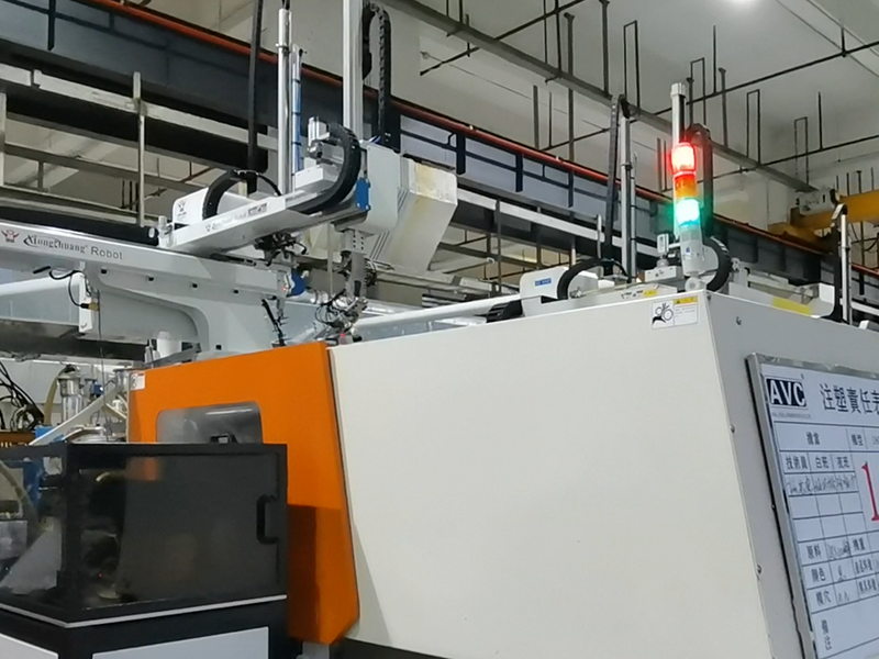 jinnianhui今年会机械手铜套埋取自动化